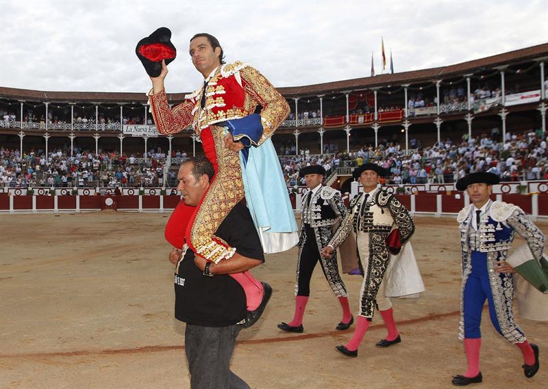 Toros con Pedro Javier Cáceres: Uceda Leal salió por la Puerta Grande Toros con Pedro Javier Cáceres: Uceda Leal salió por la Puerta Grande