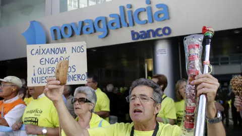5.000 personas protestan contra las participaciones preferentes 5.000 personas protestan contra las participaciones preferentes