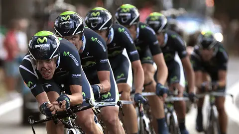 El equipo Movistar, en plena acción por las calles de Pamplona El equipo Movistar, en plena acción por las calles de Pamplona