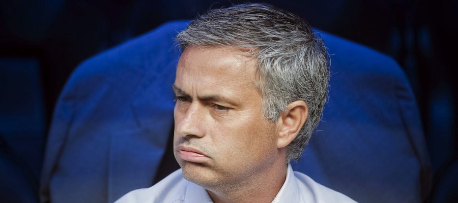 Mourinho, en el banquillo del Santiago Bernabéu Mourinho, en el banquillo del Santiago Bernabéu