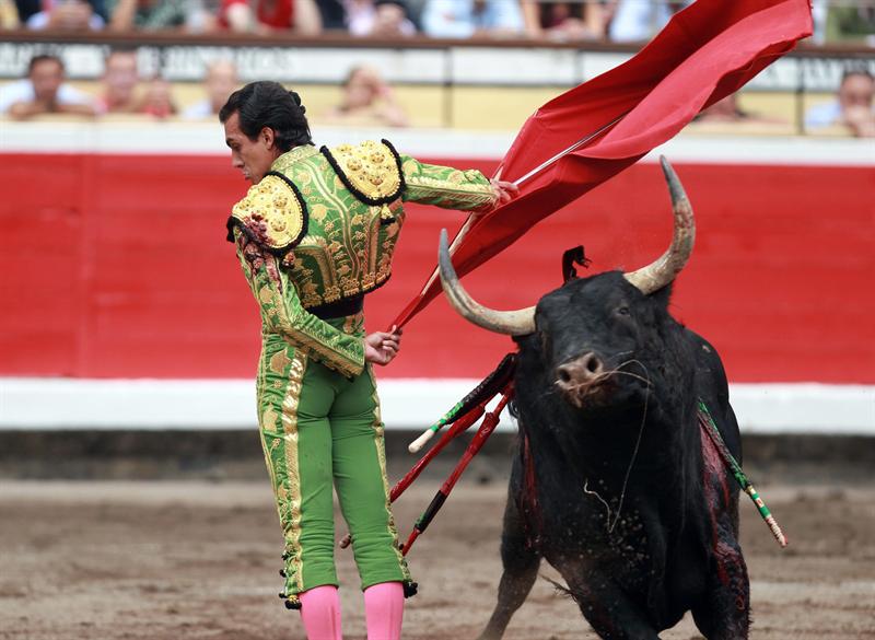 Toros con Pedro Javier Cáceres: Buen ambiente en Bilbao Toros con Pedro Javier Cáceres: Buen ambiente en Bilbao