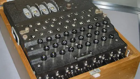 Máquina Enigma Máquina Enigma