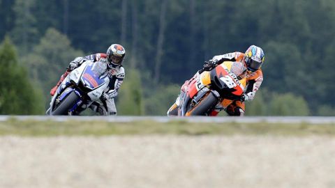 Pedrosa lucha con Lorenzo en Brno