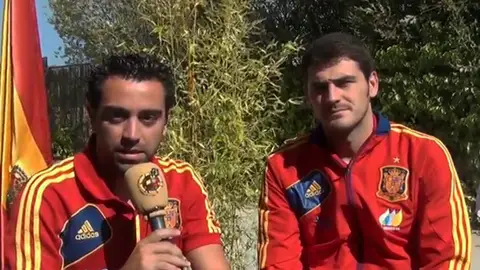 Iker Casillas y Xavi Hernández agradecen el galardón Iker Casillas y Xavi Hernández agradecen el galardón