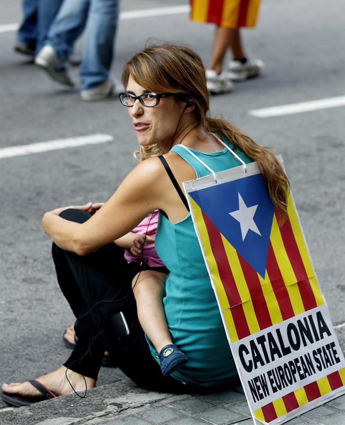 La mirada de Vallés: 'No es tan sencillo en Cataluña nadar sin ser arrastrado por la marea nacionalista' La mirada de Vallés: 'No es tan sencillo en Cataluña nadar sin ser arrastrado por la marea nacionalista'