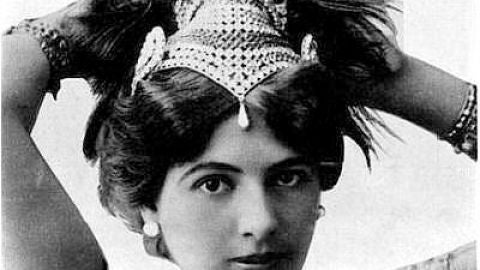 Mata-Hari es ejecutada acusada de espionaje