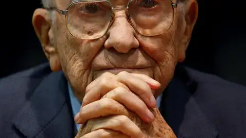 Muere Santiago Carrillo a los 97 años Muere Santiago Carrillo a los 97 años
