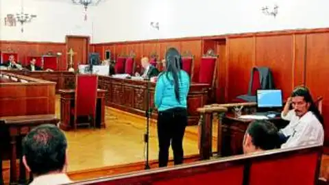 La acusada declara ante el juez La acusada declara ante el juez