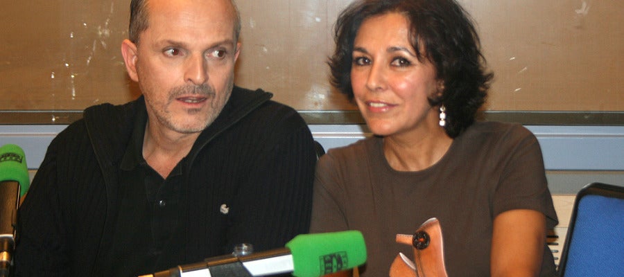 Miguel Bosé junto a Isabel Gemio en Onda Cero Miguel Bosé junto a Isabel Gemio en Onda Cero