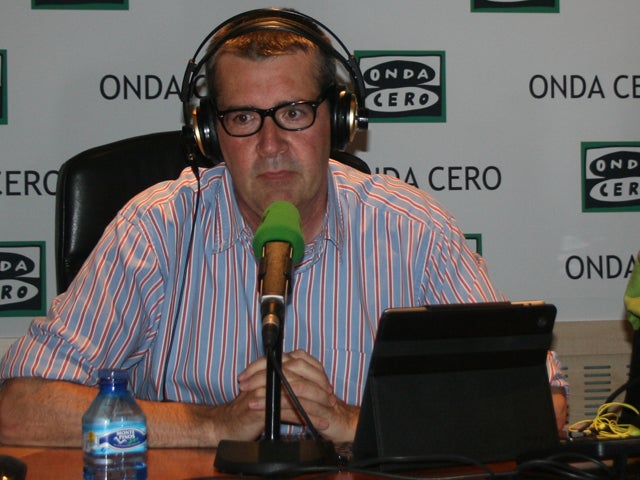 Máximo Pradera: "Mi libro, además de un manual de postureo, es un manual de inteligencia emocional" Máximo Pradera: "Mi libro, además de un manual de postureo, es un manual de inteligencia emocional"