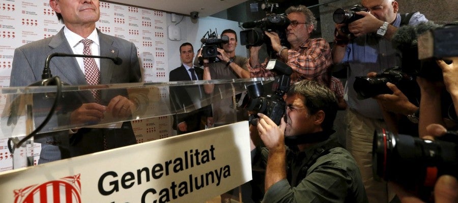 El presidente de la Generalitat protagoniza una multitudinaria rueda de prensa El presidente de la Generalitat protagoniza una multitudinaria rueda de prensa
