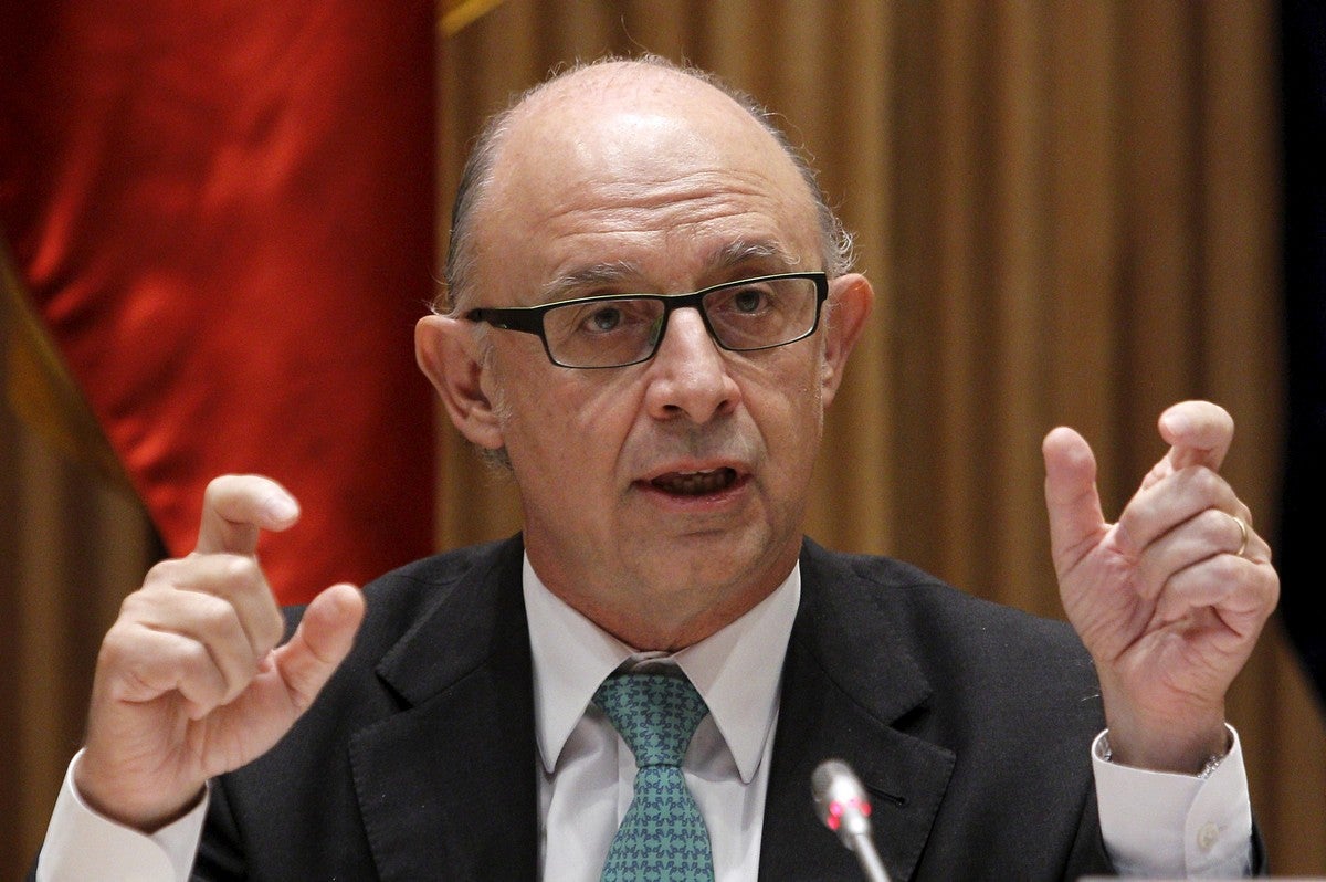 Cristóbal Montoro: "Los partidos políticos no son como Cáritas, pero se parecen en la forma de tributar" Cristóbal Montoro: "Los partidos políticos no son como Cáritas, pero se parecen en la forma de tributar"