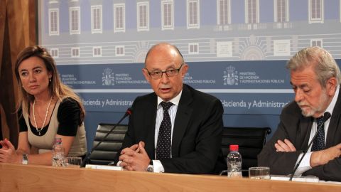 Crist&oacute;bal Montoro, junto a los secretarios de Estado de Presupuestos, Marta Fern&aacute;ndez Curr&aacute;s, y Administraciones P&uacute;blicas, Antonio Beteta.