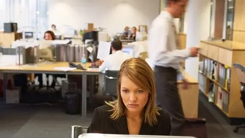 Trabajadores en una oficina Trabajadores en una oficina