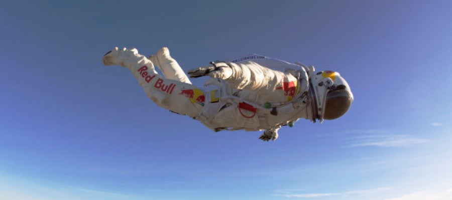 Felix Baumgartner en caída libre Felix Baumgartner en caída libre