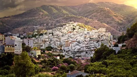 Tolox en primavera, olor a azahar Tolox en primavera, olor a azahar