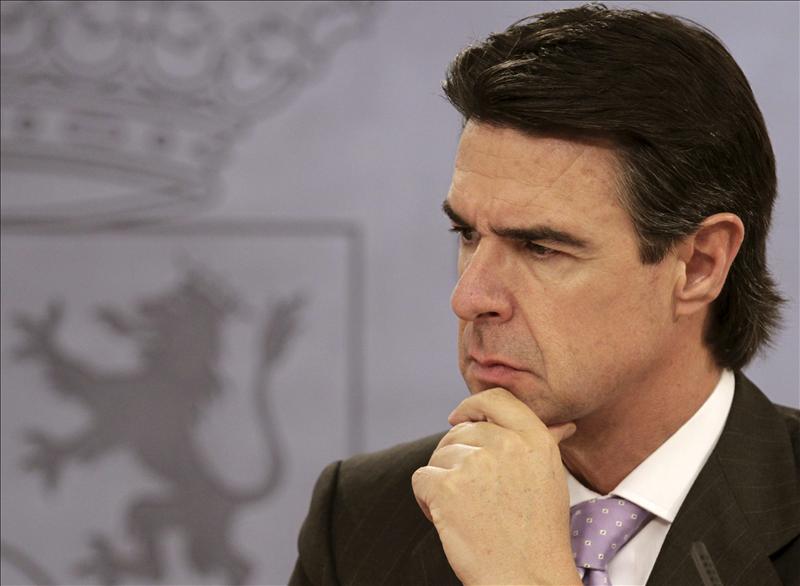 José Manuel Soria: 'La luz bajará un 6,5% de abril a julio; lo que pase después no lo podemos saber' José Manuel Soria: 'La luz bajará un 6,5% de abril a julio; lo que pase después no lo podemos saber'