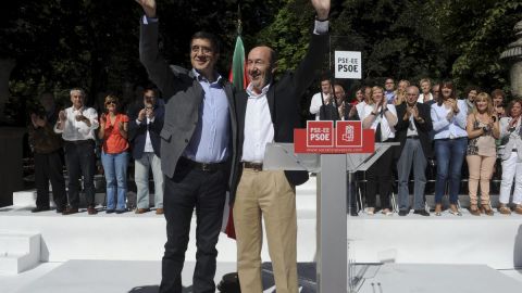 Rubalcaba y Patxi L&oacute;pez en un mitin en San Sebasti&aacute;n