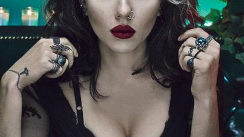 Scarlett sorprende con este rollito g&oacute;tico, vestida de Dolce & Gabban
