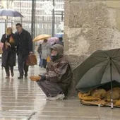La pobreza aumenta cada vez más en España La pobreza aumenta cada vez más en España