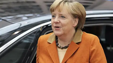 Angela Merkel llega a la cumbre de líderes europeos Angela Merkel llega a la cumbre de líderes europeos
