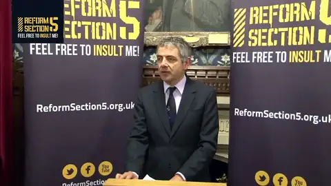 Rowan Atkinson defiende, con un discurso, la legalización del insulto en Reino Unido Rowan Atkinson defiende, con un discurso, la legalización del insulto en Reino Unido