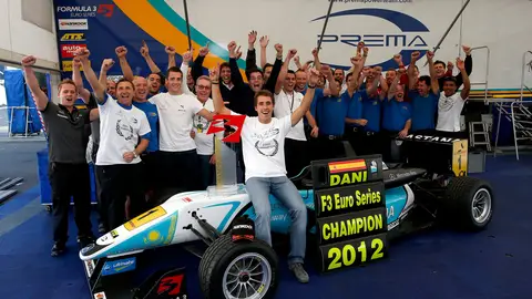 Juncadella junto a su equipo Juncadella junto a su equipo