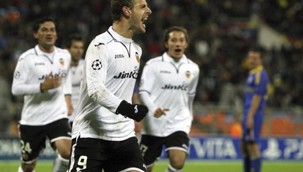 Soldado celebra un gol ante el BATE Borisov