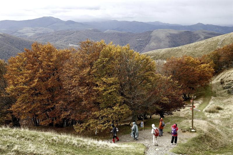 Temperaturas veraniegas este sábado con máximas de hasta 33 grados en el sur de la península Temperaturas veraniegas este sábado con máximas de hasta 33 grados en el sur de la península