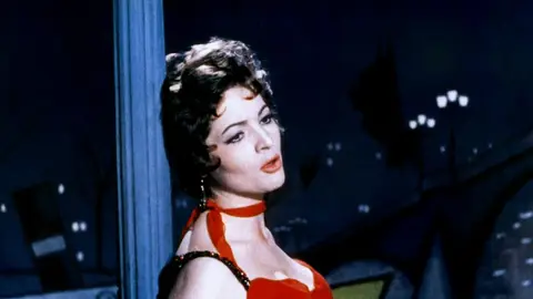 Sara Montiel en 'La Violetera' Sara Montiel en 'La Violetera'