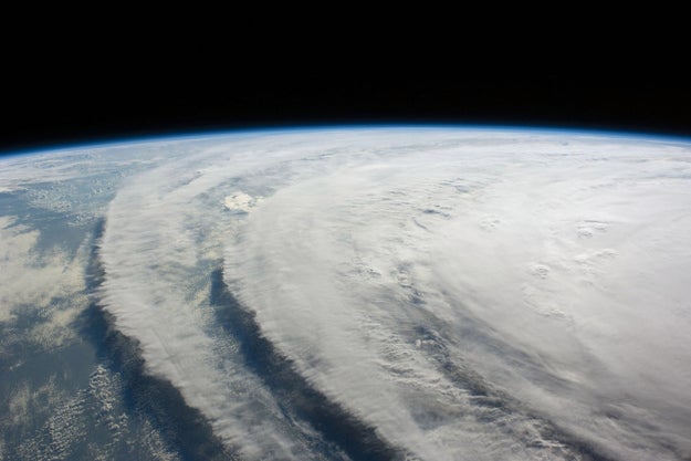 La Brújula de la Ciencia: ¿Por qué giran los huracanes? La Brújula de la Ciencia: ¿Por qué giran los huracanes?