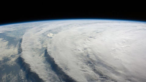 Nubes huracanas en el cielo pero no pertenecen a Sandy