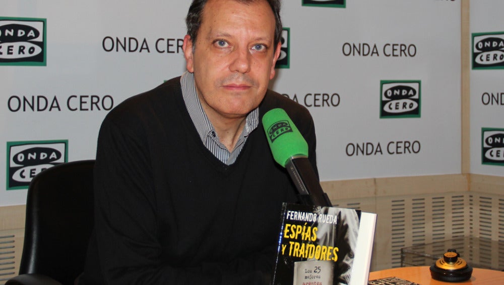 Fernando Rueda nos presenta 'Espías y traidores'