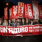 Manifestación convocada por los sindicatos: "Nos dejan sin futuro. Hay culpables. Hay soluciones".