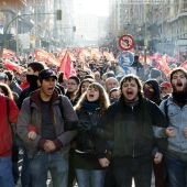 Cientos de manifestantes marchan en el centro de Madrid