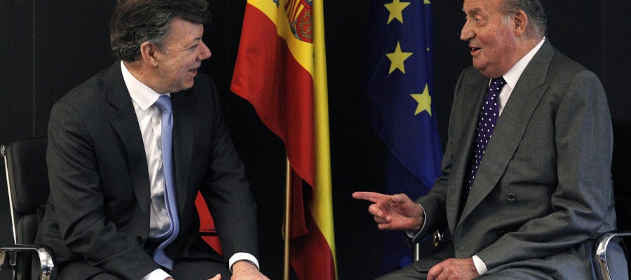 El Rey con el presidente colombiano en la Cumbre Iberoamericana El Rey con el presidente colombiano en la Cumbre Iberoamericana