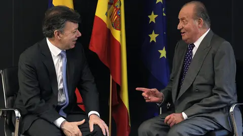 El Rey con el presidente colombiano en la Cumbre Iberoamericana El Rey con el presidente colombiano en la Cumbre Iberoamericana