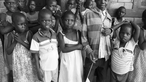 Niños huérfanos en un orfanato del sudeste de Sudán del Sur Niños huérfanos en un orfanato del sudeste de Sudán del Sur