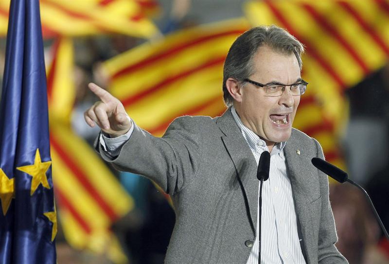Tea Party con Arcadi Espada: ‘Mas puede envolverse con la bandera ante los ataques por las supuestas actividades ilícitas’ Tea Party con Arcadi Espada: ‘Mas puede envolverse con la bandera ante los ataques por las supuestas actividades ilícitas’