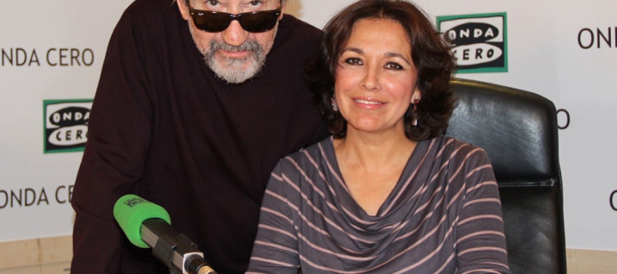 El actor José Sacristán junto a Isabel Gemio El actor José Sacristán junto a Isabel Gemio