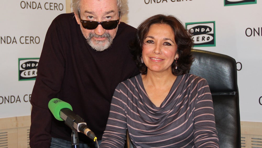El actor José Sacristán junto a Isabel Gemio