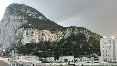 Campo de fútbol junto al Peñón de Gibraltar Campo de fútbol junto al Peñón de Gibraltar