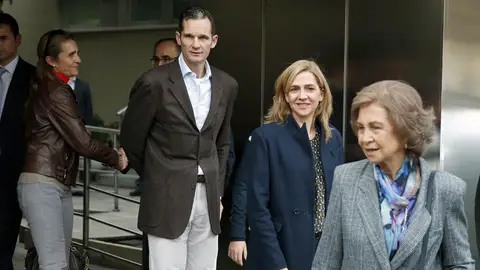 Urdangarin visita con las infantas y la Reina al Rey Todas las imágenes de la Infanta Cristina e Iñaki Urdangarin