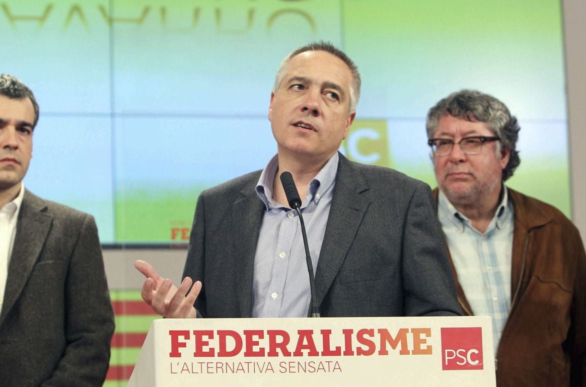 Tea Party con Arcadi Espada: ‘Si el PSOE quiere desaparecer de Cataluña, debe apoyar a Mas’ Tea Party con Arcadi Espada: ‘Si el PSOE quiere desaparecer de Cataluña, debe apoyar a Mas’