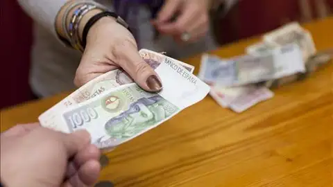 Los españoles todavía guardan millones de euros en pesetas Los españoles todavía guardan millones de euros en pesetas