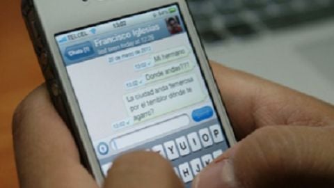 M&oacute;vil usando whatsapp