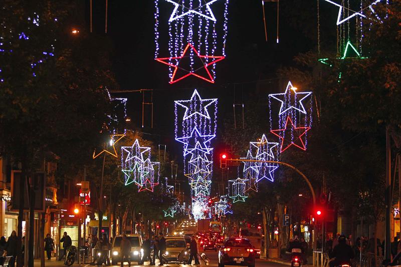 El nuevo dispositivo de luces navideñas de Cort costará un millón de euros, 390.000 euros más que en 2016 El nuevo dispositivo de luces navideñas de Cort costará un millón de euros, 390.000 euros más que en 2016