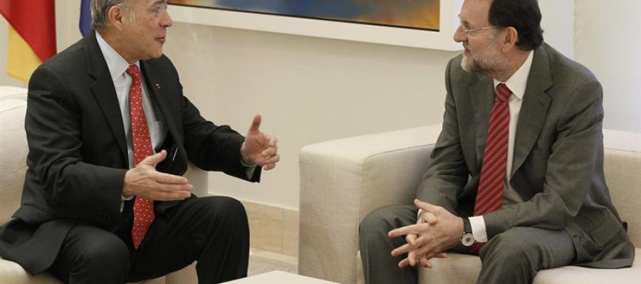 Mariano Rajoy con el secretario general de la CEOE, Ángel Gurría