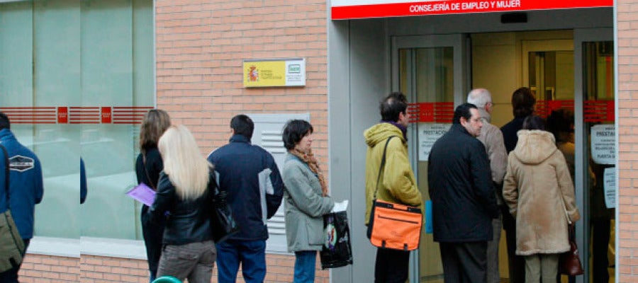 Cola en una oficina del INEM Cola en una oficina del INEM