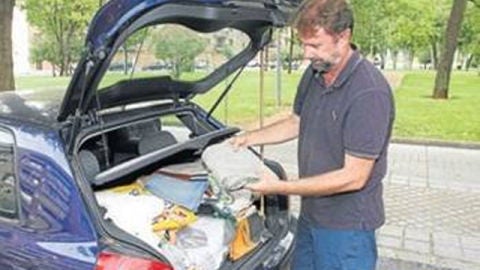 Jos&eacute; Luis Ca&ntilde;ete vive en su coche en C&oacute;rdoba